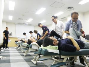 実技練習をおこなう参加者の皆さん